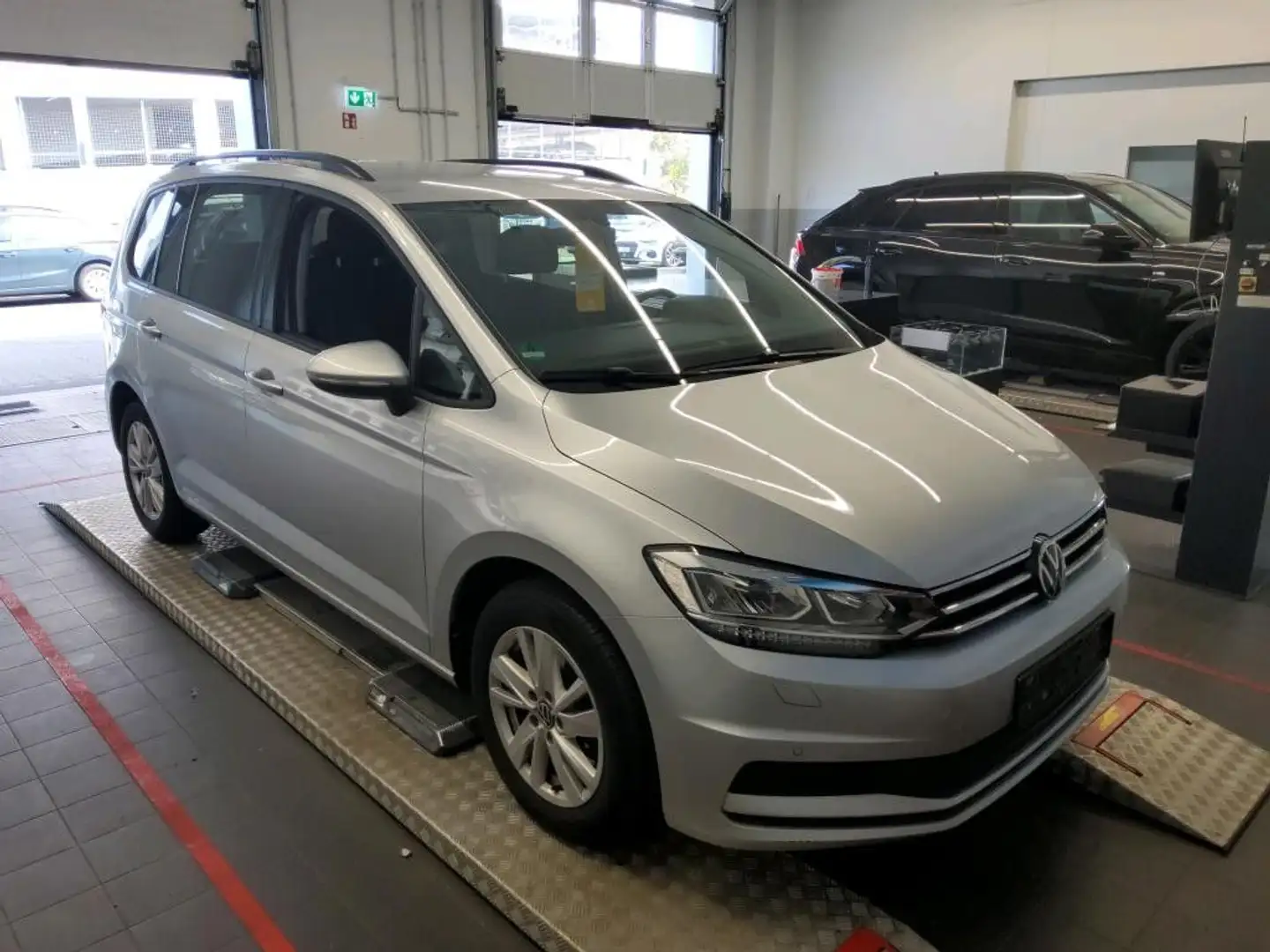 Volkswagen Touran 2.0 TDI DSG Comfortline*NAVI*R-CAM*AHK* Argent - 1