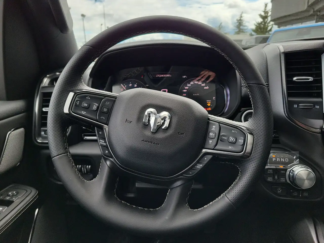 RAM 1500 снимка RAM 1500