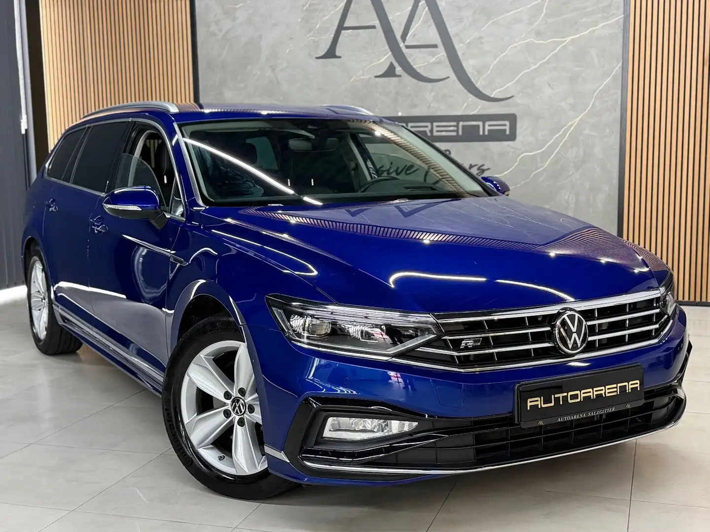Volkswagen Passat Variant Passat Elegance 2.0 TDI*4x4*R-Line*AHK*XENON* Blauw - 1