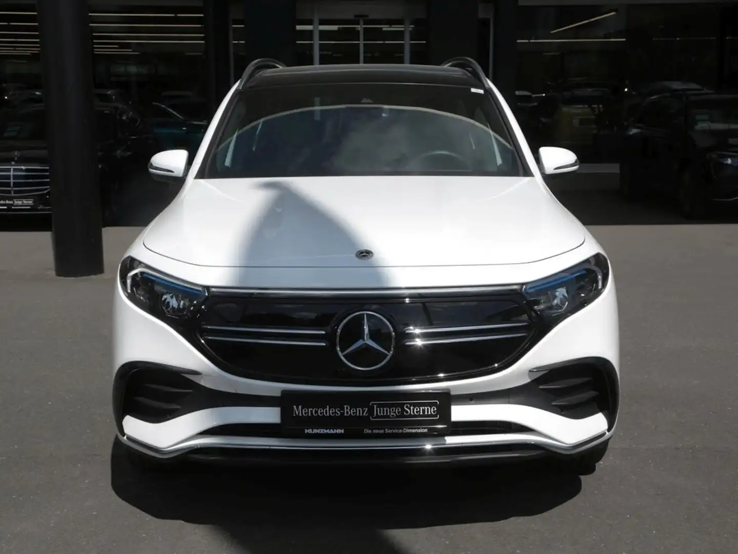 Mercedes-Benz EQB 250 + AMG MBUX Navi Panorama Kamera Totwinkel Bílá - 2
