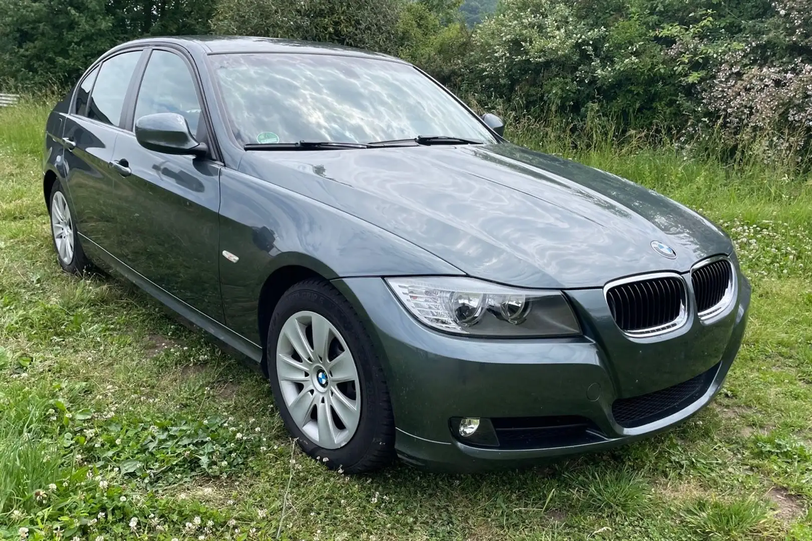 BMW 320 3 Lim. 320i *75653km* 1.Hand* Automatik siva - 1