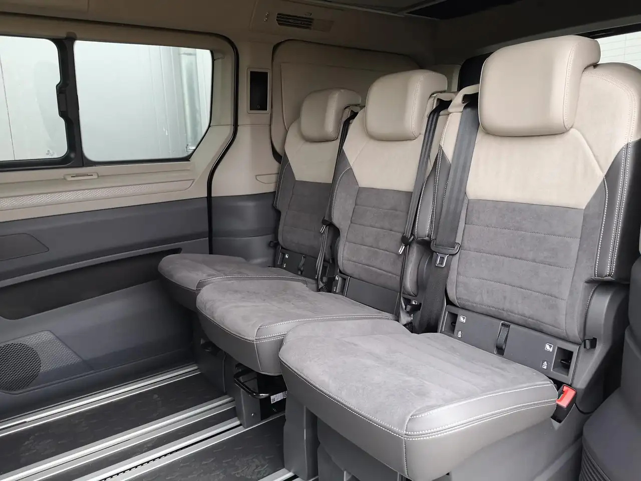 Volkswagen T7 California T7 2.0TSI DSG California Beach Camper Sport Editio 11