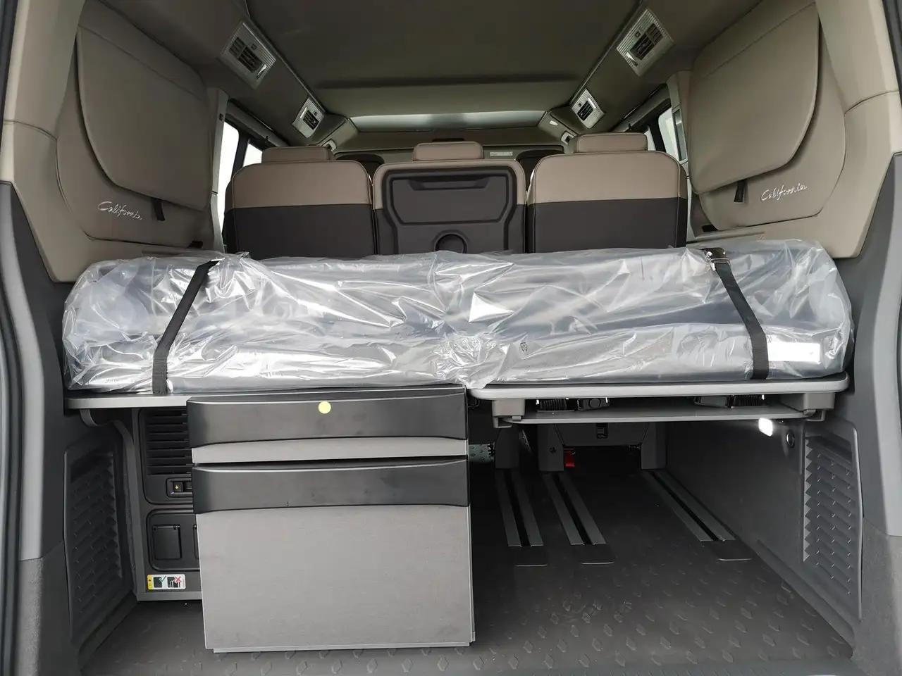 Volkswagen T7 California T7 2.0TSI DSG California Beach Camper Sport Editio 12