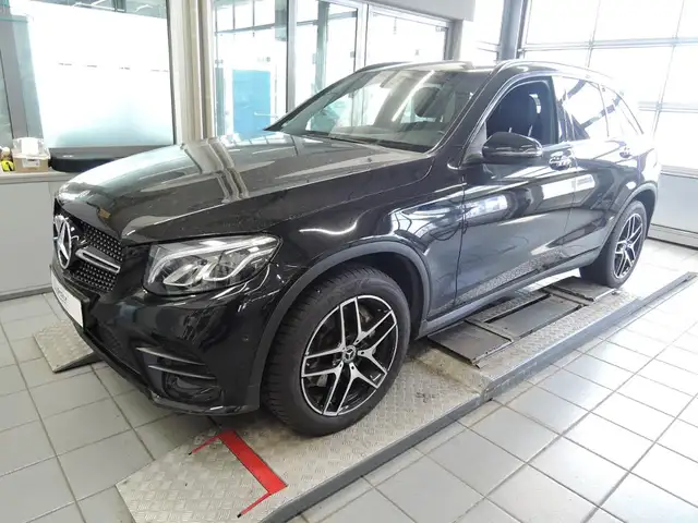 Mercedes-Benz GLC 250 4M AMG/Night/19"/LED/Kamera/Navigation/