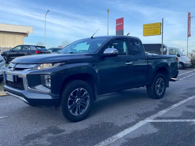 Mitsubishi L200 L200 CLUB CAB INTENSE 4WD SUPERSELECT + GANCIO TRAINO