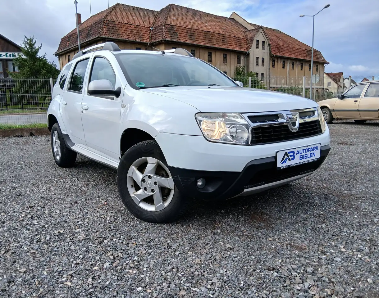 Dacia Duster Laureate 4x2 — photo 1 of 21