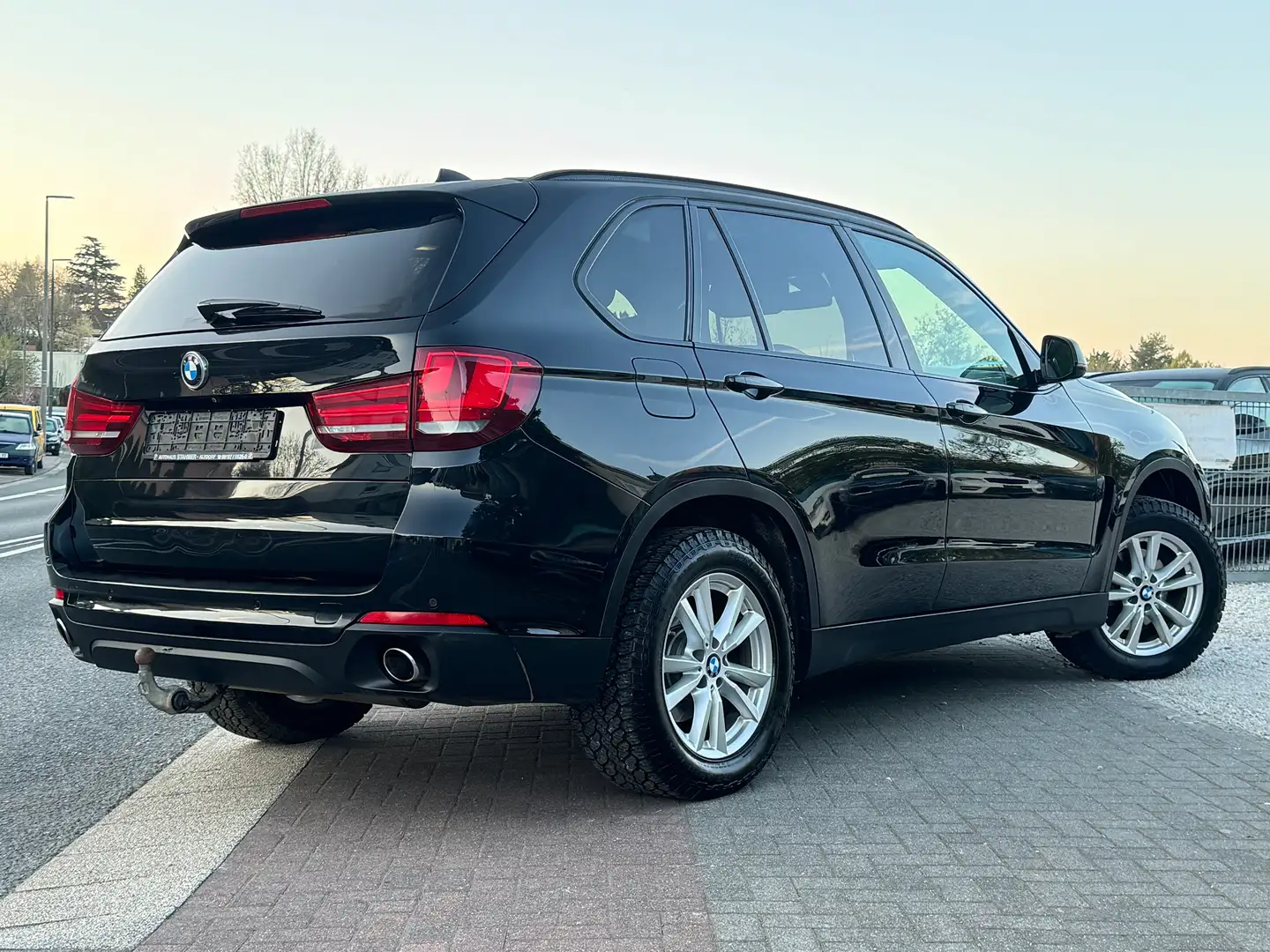 BMW X5 xDrive 30 d Pano Rkam AHK Xenon Leder Navi Top Schwarz - 2