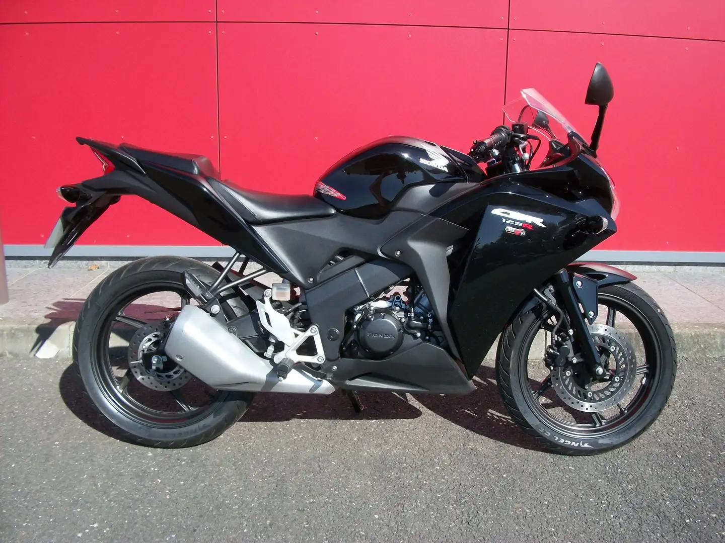 Honda CBR 125 Noir - 1