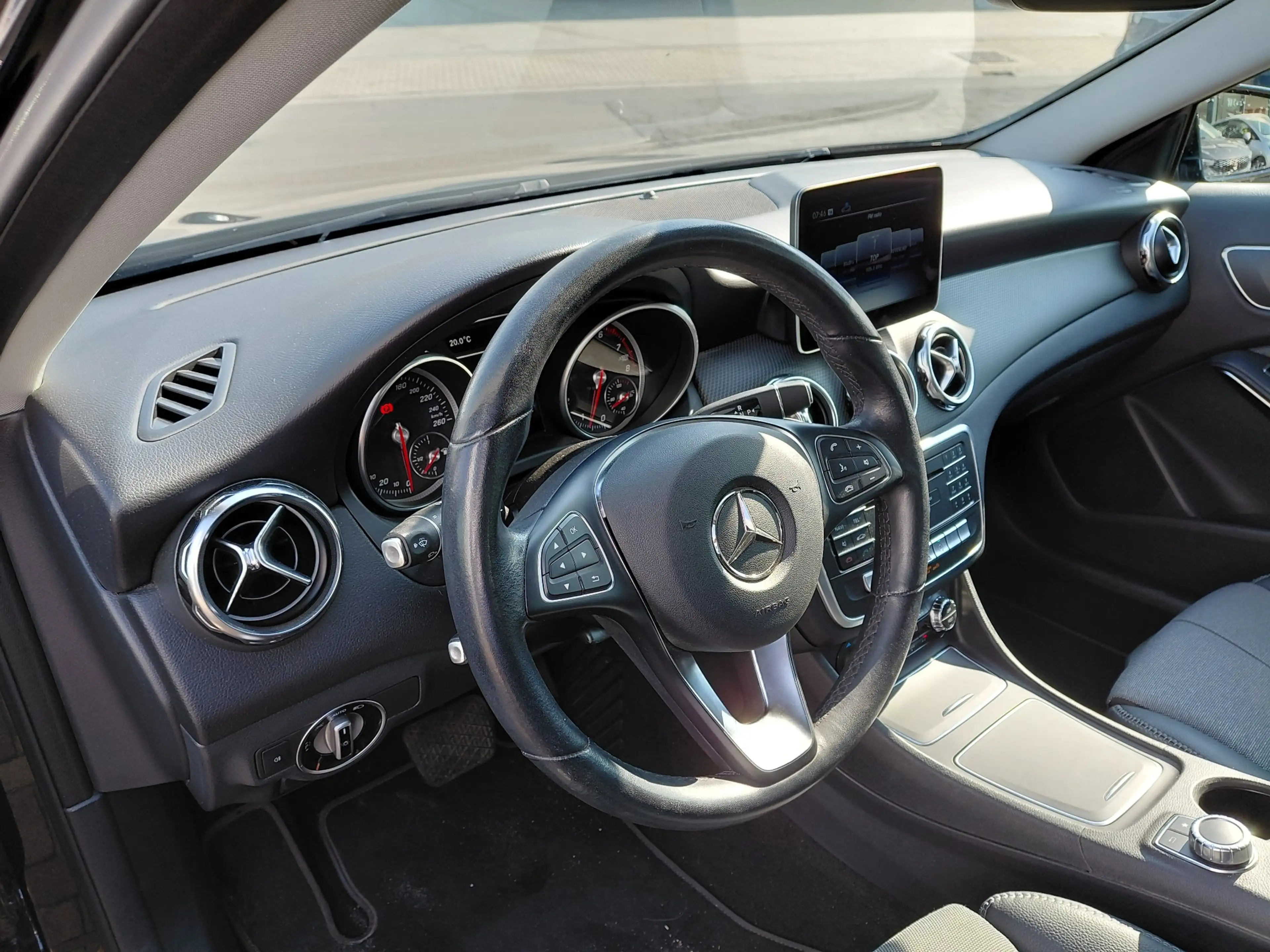 Mercedes-Benz GLA 180 GLA 180 (EU6.2) — photo 6