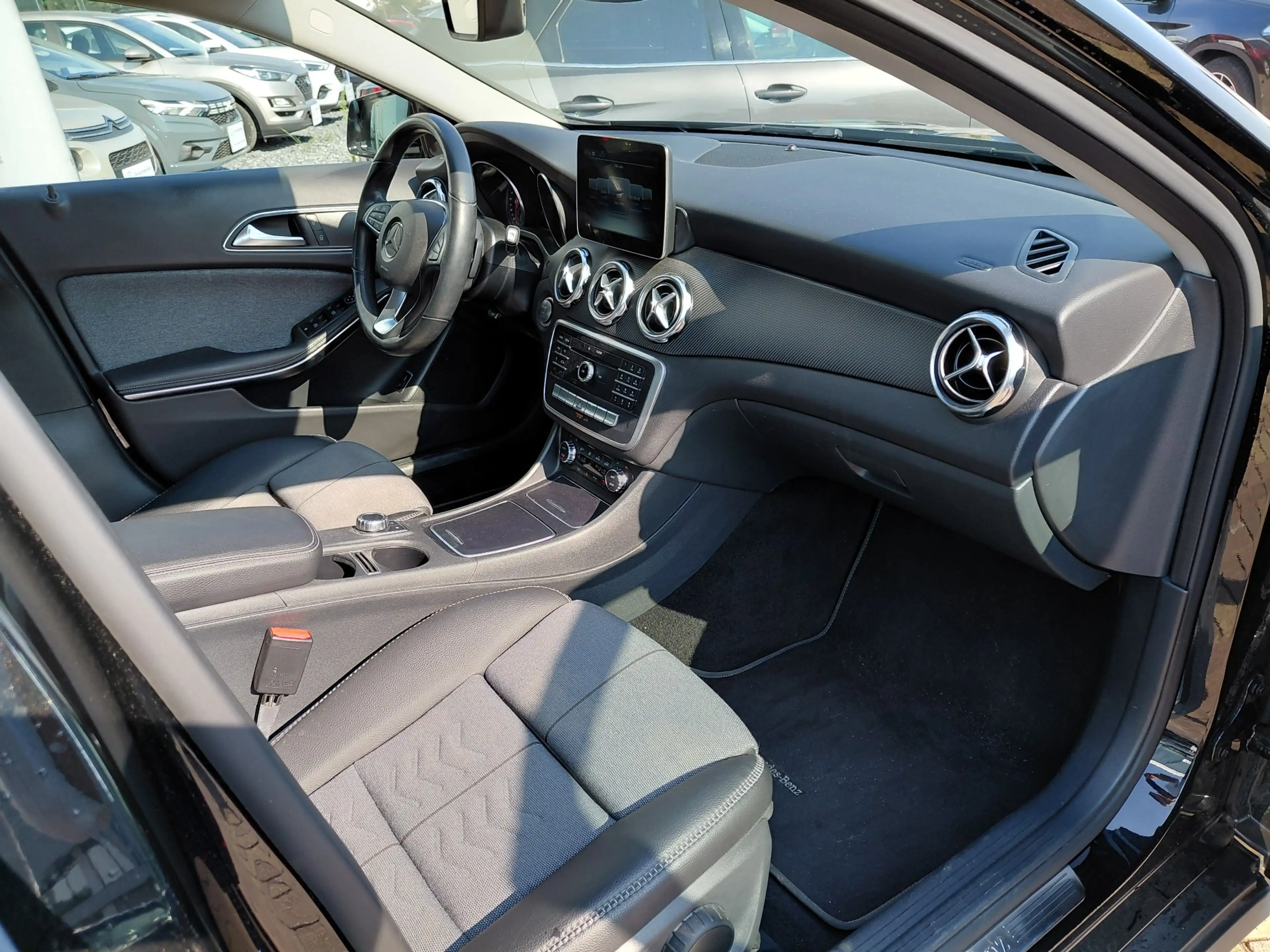 Mercedes-Benz GLA 180 GLA 180 (EU6.2) — photo 13