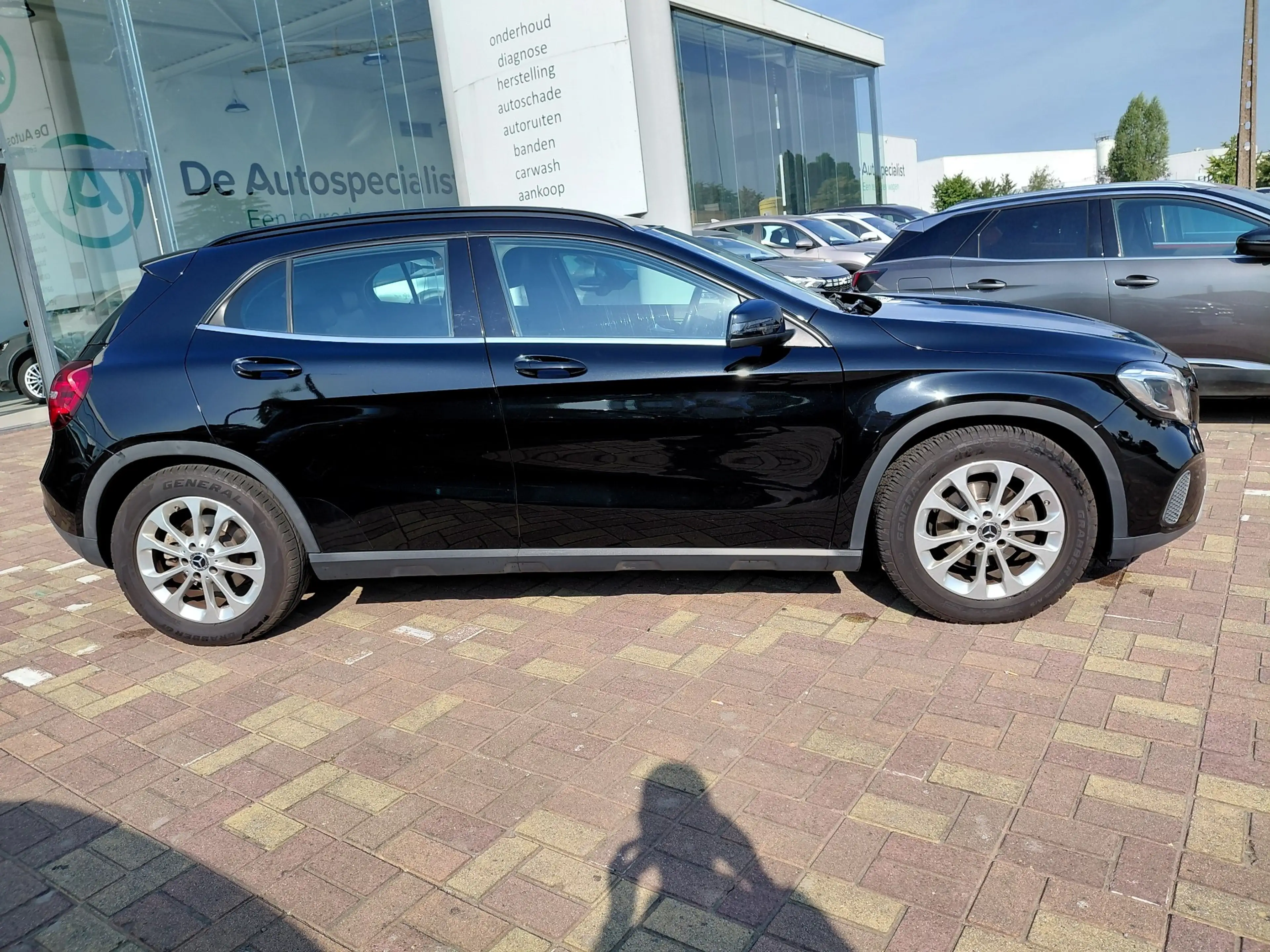 Mercedes-Benz GLA 180 GLA 180 (EU6.2) — photo 3