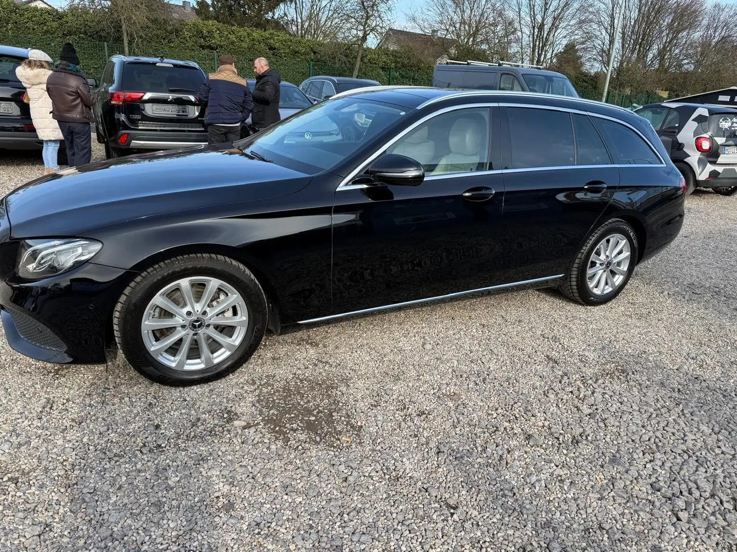 Mercedes-Benz E 200 E 200 d (T-Modell*SHZ*NAVi*KAMERA*PANO*MwSt*Avngrd Noir - 2