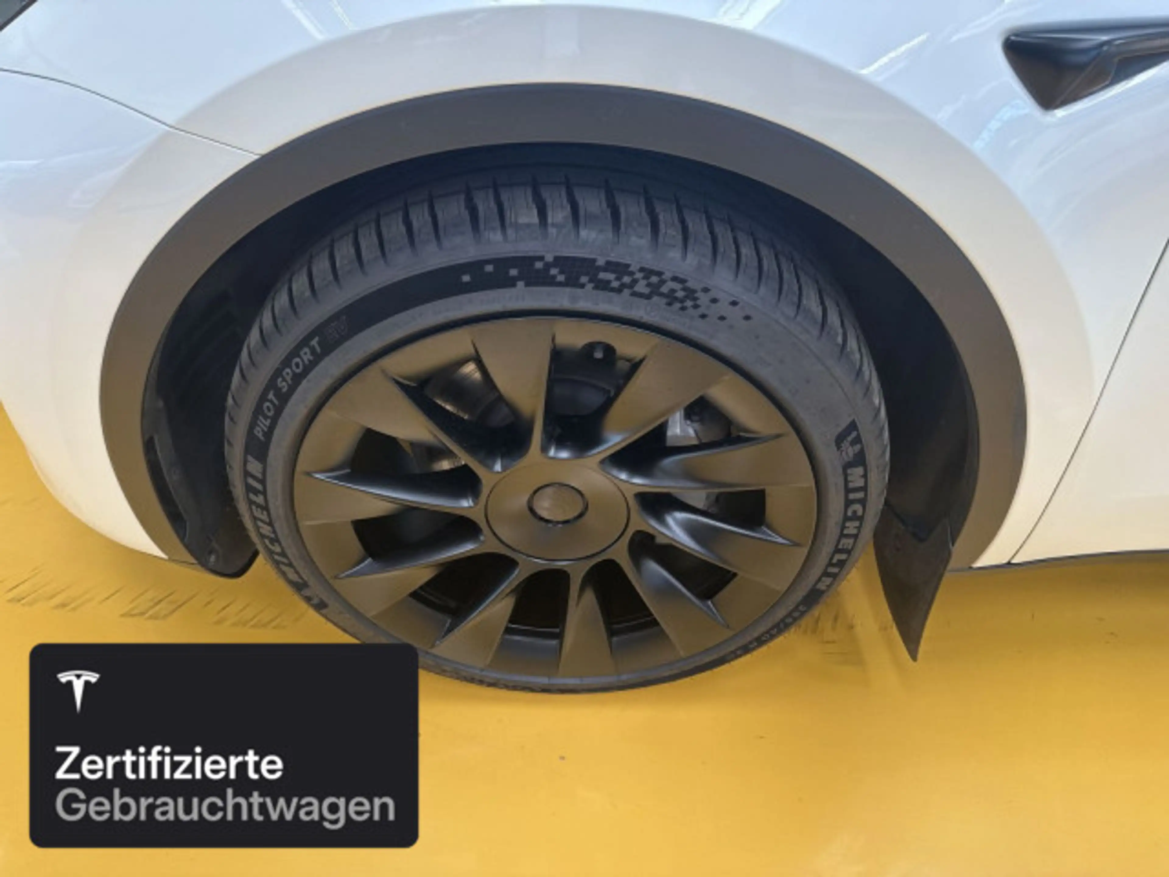 Tesla Model Y Long Range AWD — photo 7