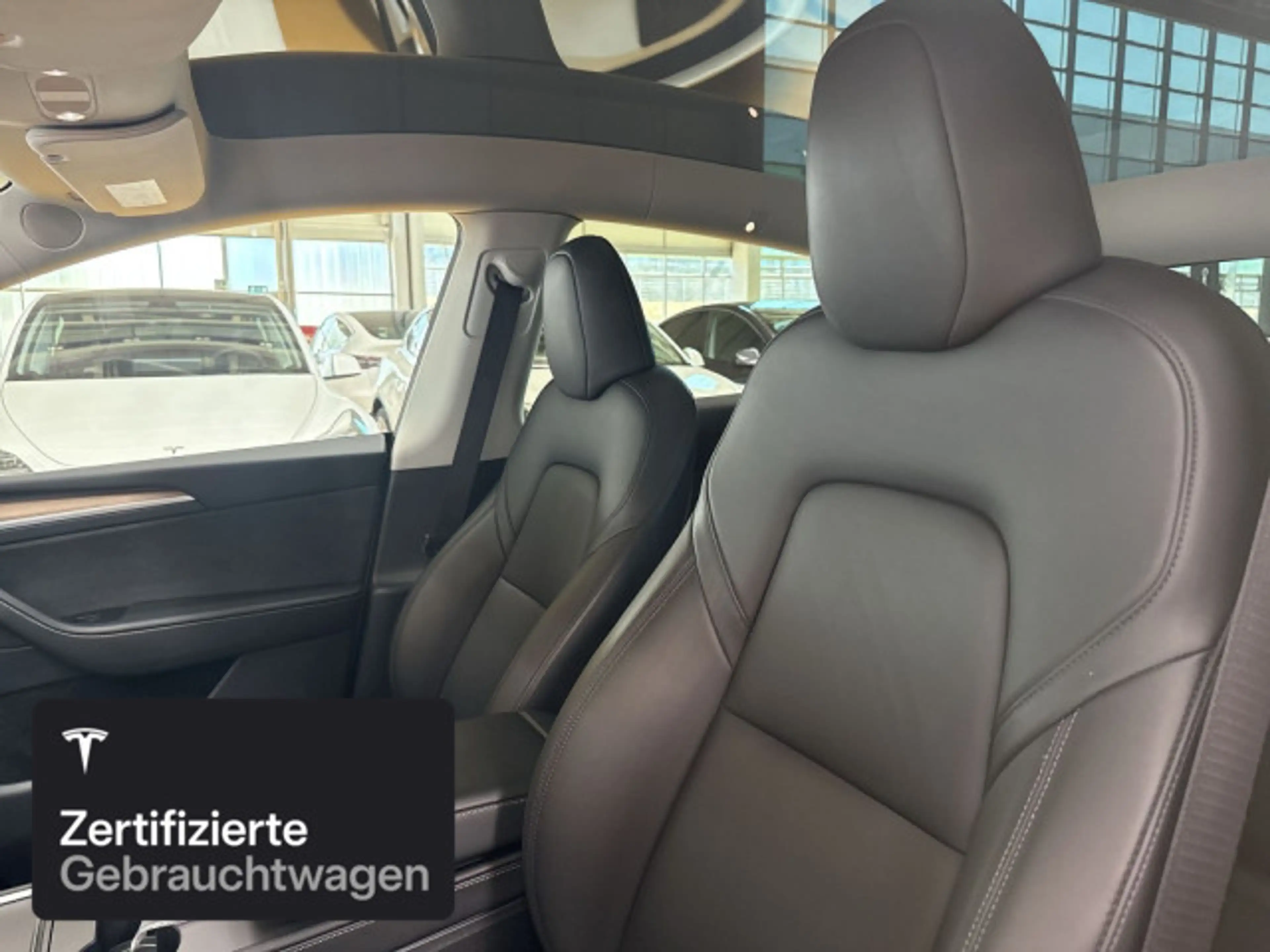 Tesla Model Y Long Range AWD — photo 10