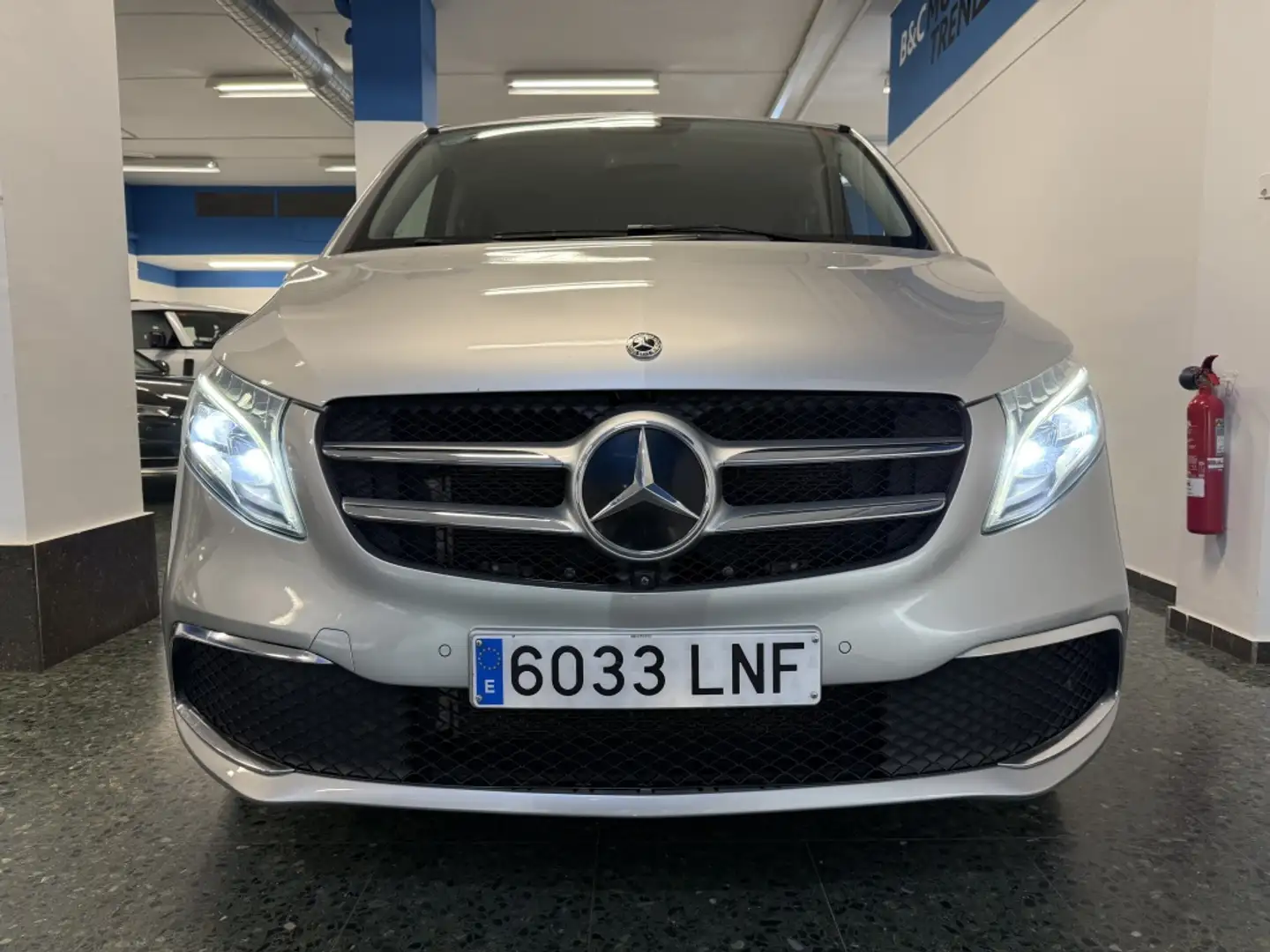 Mercedes-Benz V 300d Largo Avantgarde Argent - 2