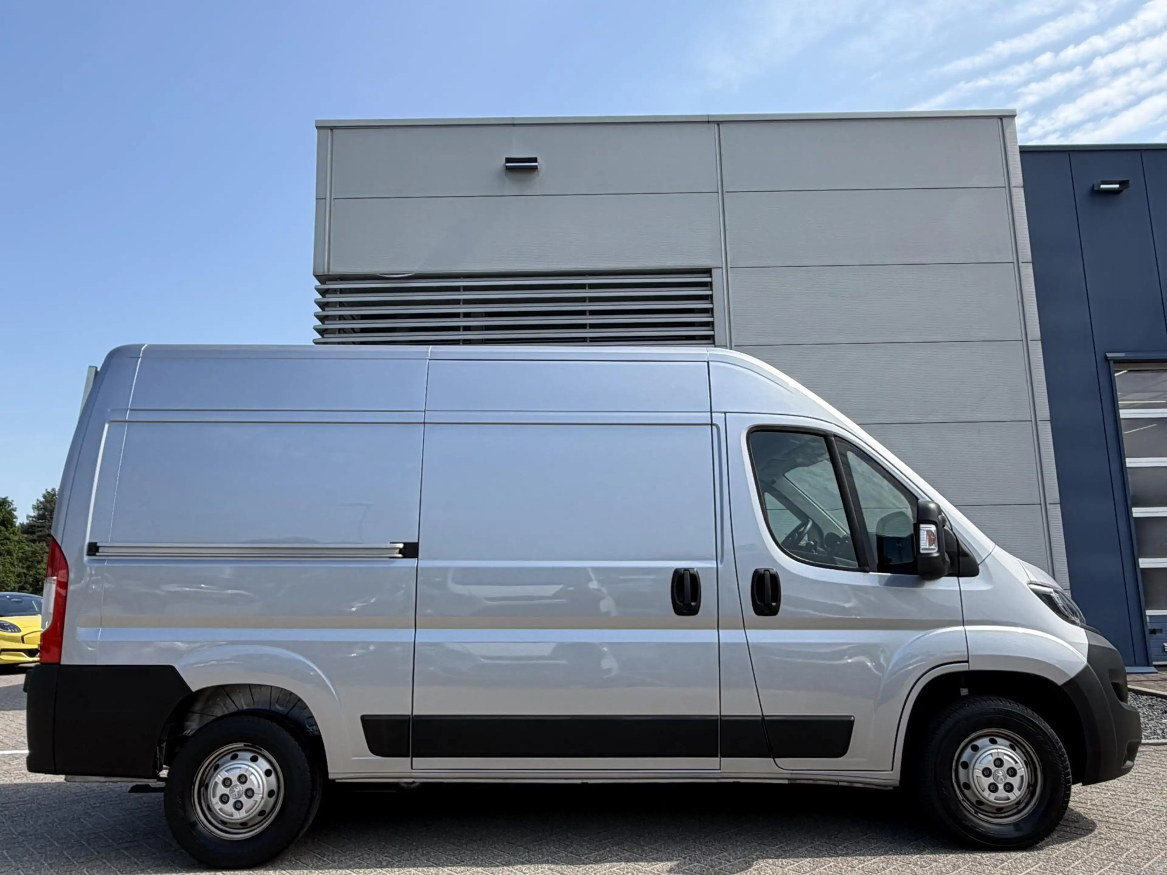 Peugeot Boxer 330 2.2 BlueHDi 140 L2H2 Premium | Trekhaak | Acht — photo 4