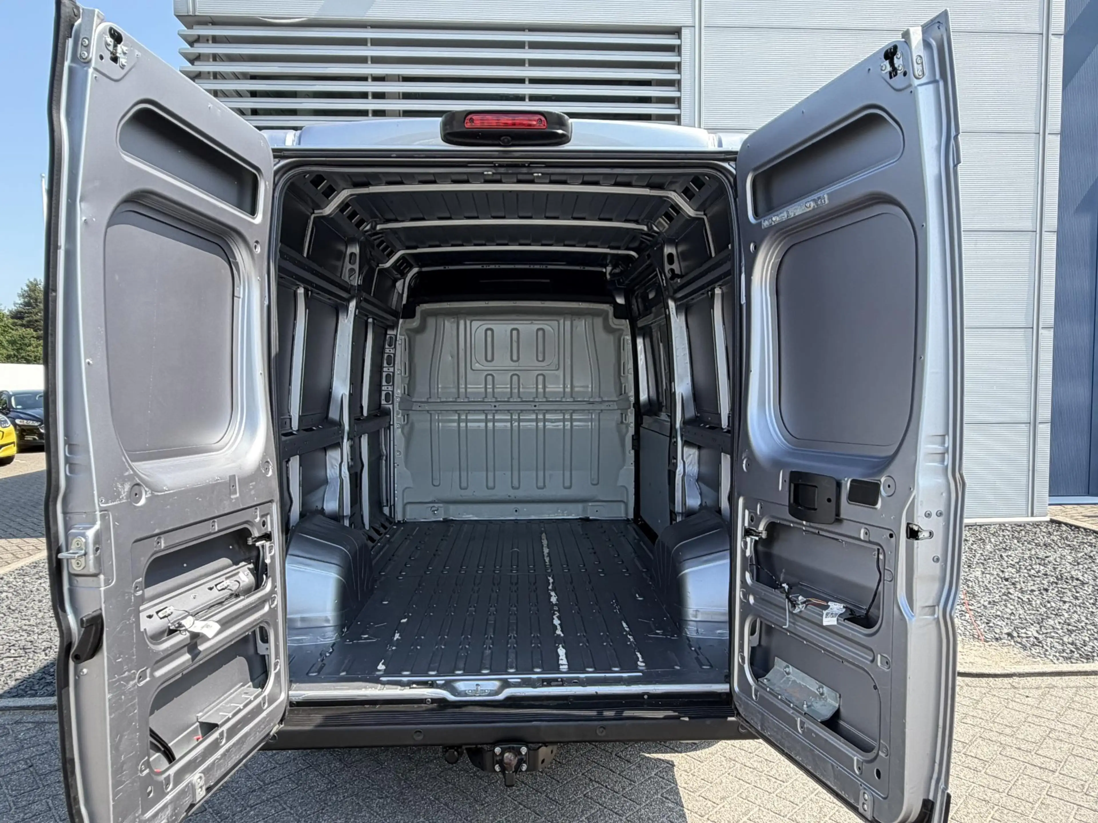 Peugeot Boxer 330 2.2 BlueHDi 140 L2H2 Premium | Trekhaak | Acht — photo 8