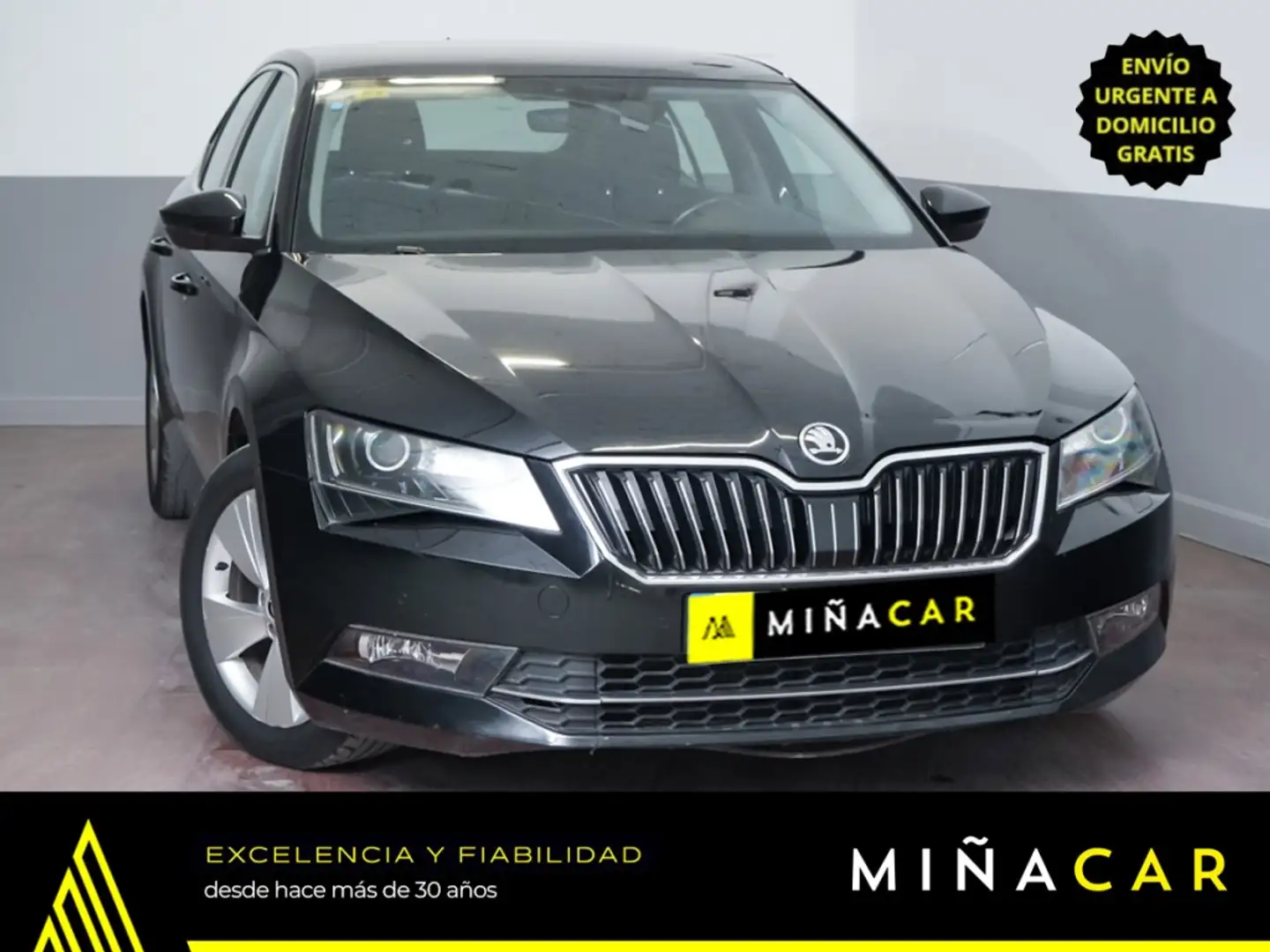 Skoda Superb 2.0TDI Active DSG 110kW Negro - 1