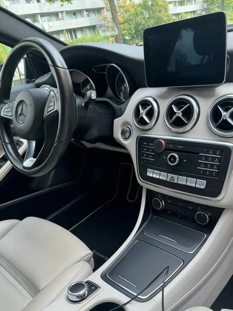 Mercedes-Benz A 200 A-Klasse Urban - 2