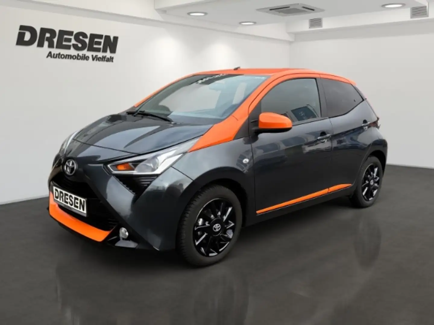 Toyota Aygo 1.0 Sondermodell x-JBL (53 kW 72 PS) Grigio - 2