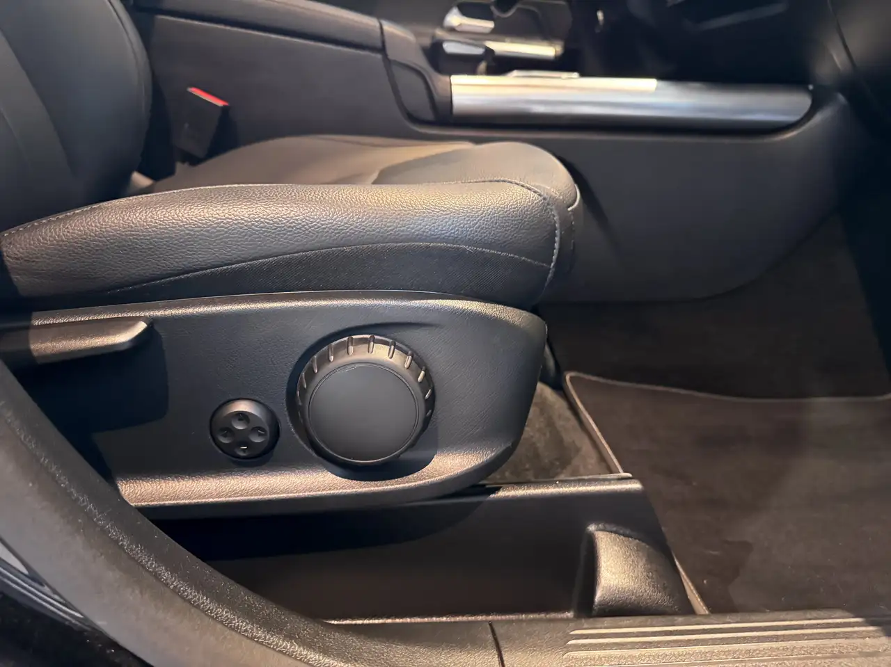 Mercedes-Benz GLA 250 e Progressive **CAMERA*LEATHER*CARPLAY**, миниатюра 13