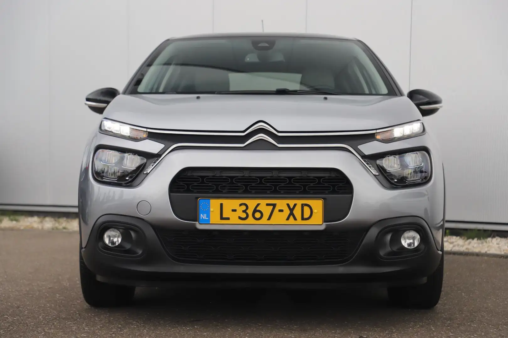 Citroen C3 1.2 PureTech Shine Navigatie Achteruitrijcamera 17 Grijs - 2