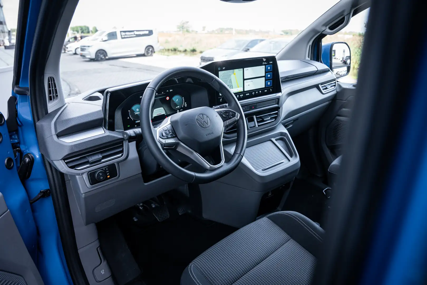 Volkswagen Transporter 2.0 TDI 170 pk L2H1 Bulli Dubbele Cabine TREKHAAK Blauw - 2