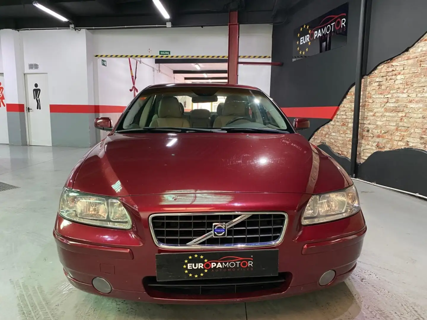 Volvo S60 2.4 D5 Momentum 163 Aut. Rouge - 2