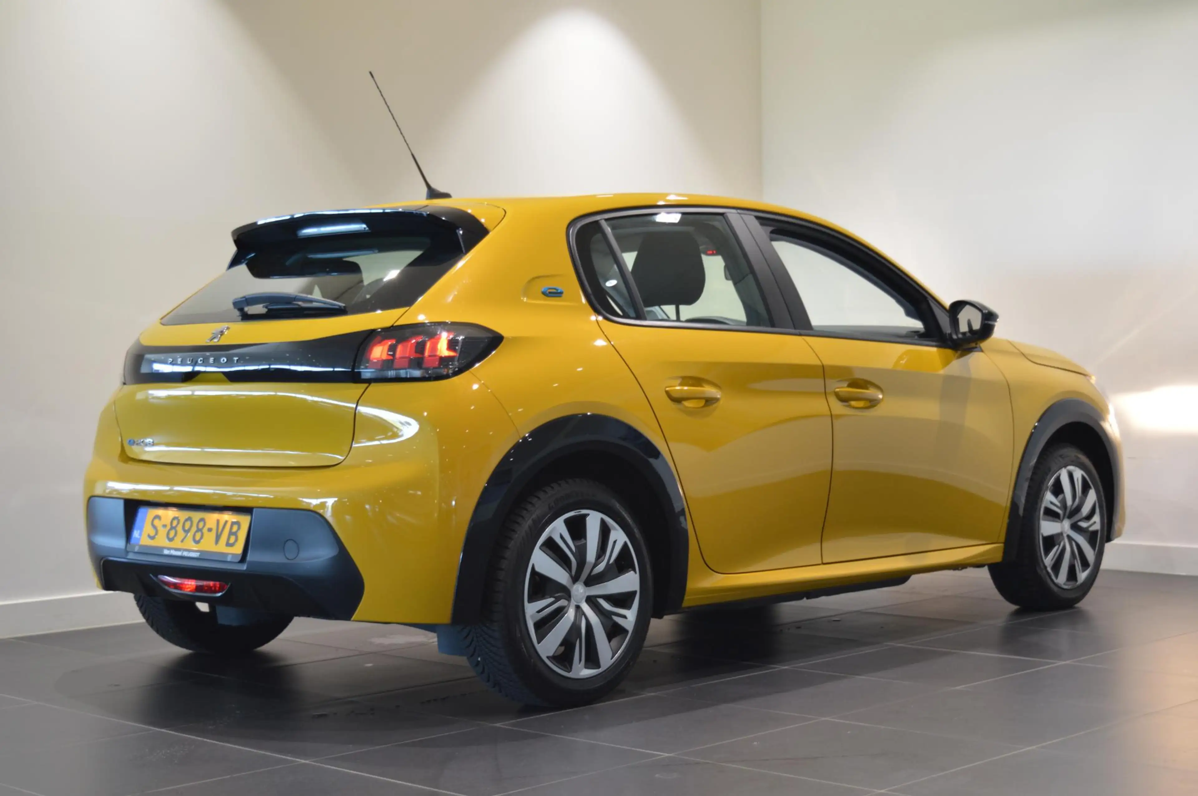 Peugeot e-208 EV Active 50 kWh — photo 5