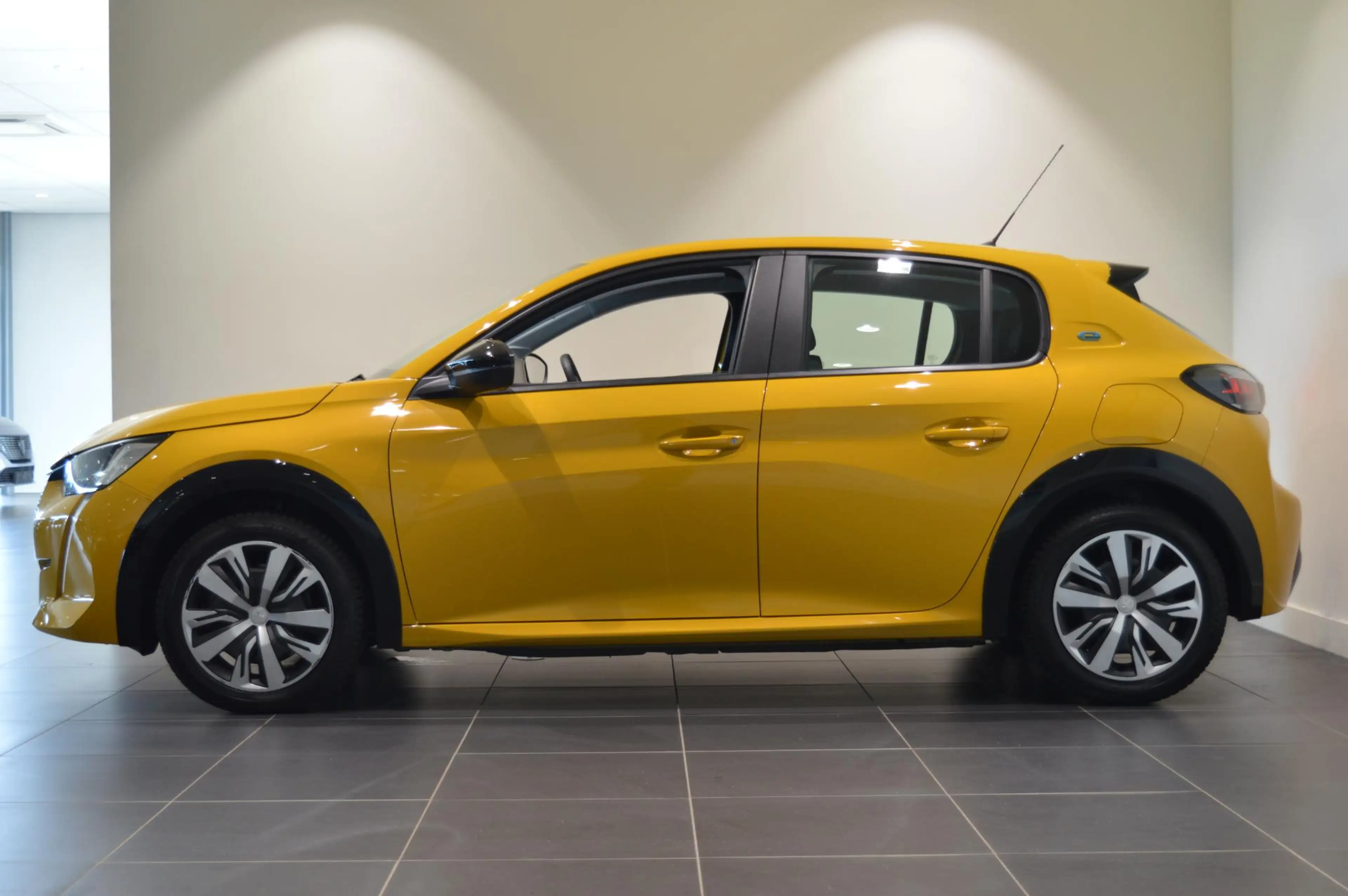 Peugeot e-208 EV Active 50 kWh — photo 4