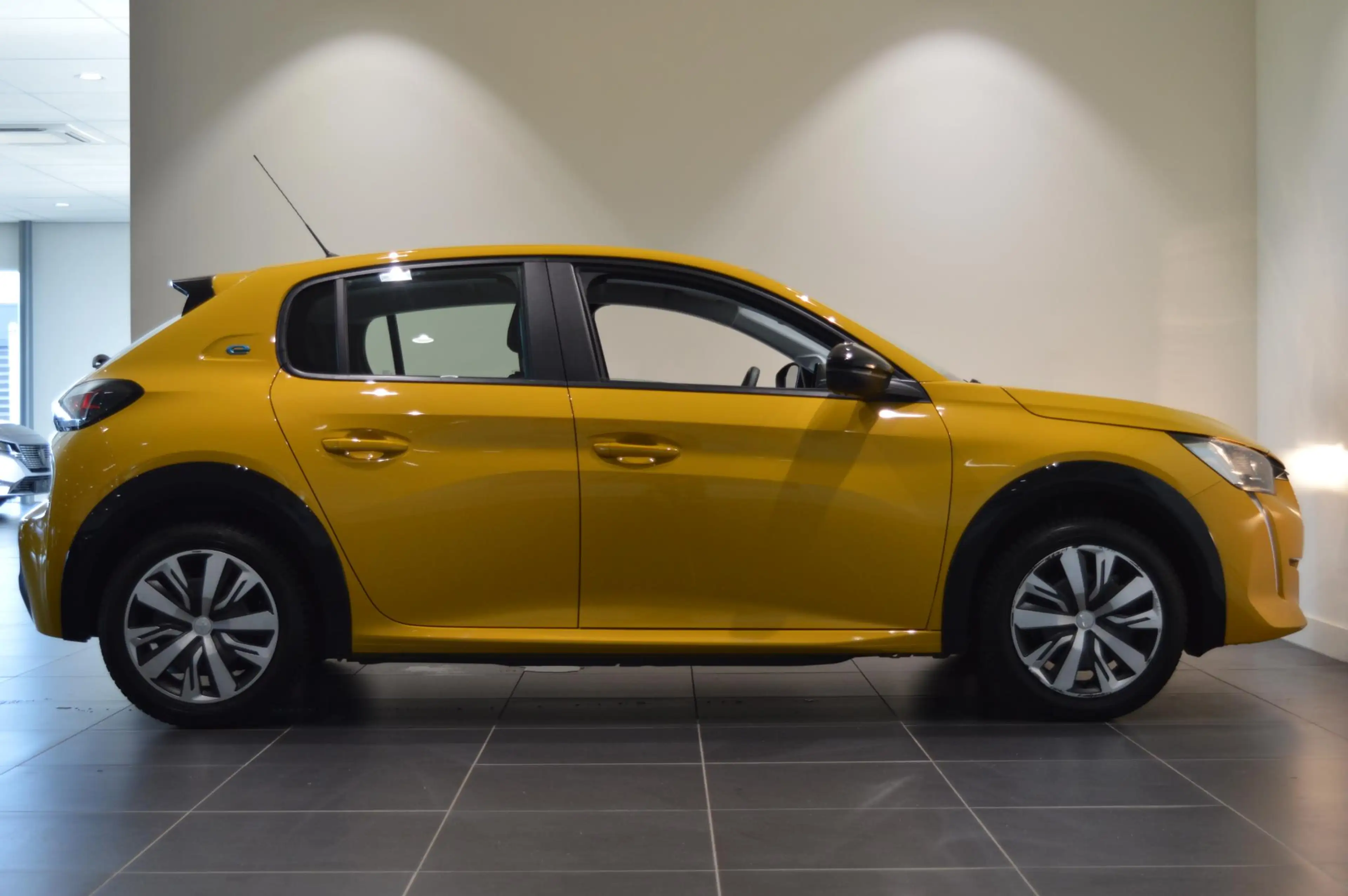 Peugeot e-208 EV Active 50 kWh — photo 7