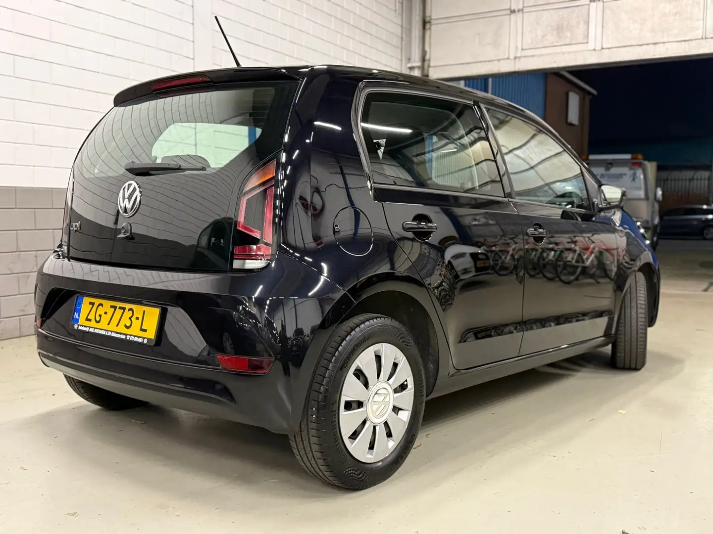 Volkswagen up! 1.0 BMT move up! Zwart - 2
