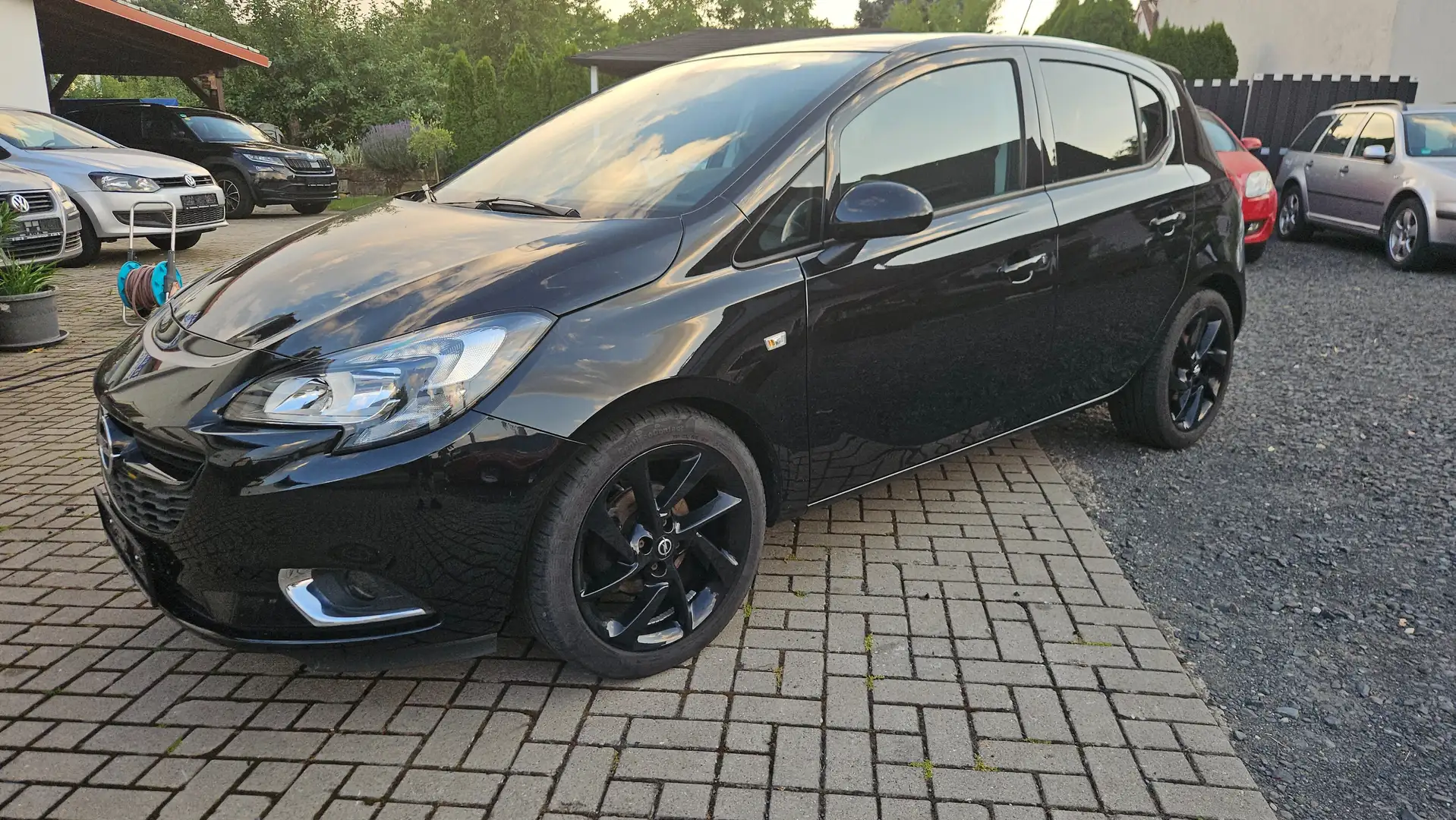 Opel Corsa 1.4 Color Edition Schwarz - 1