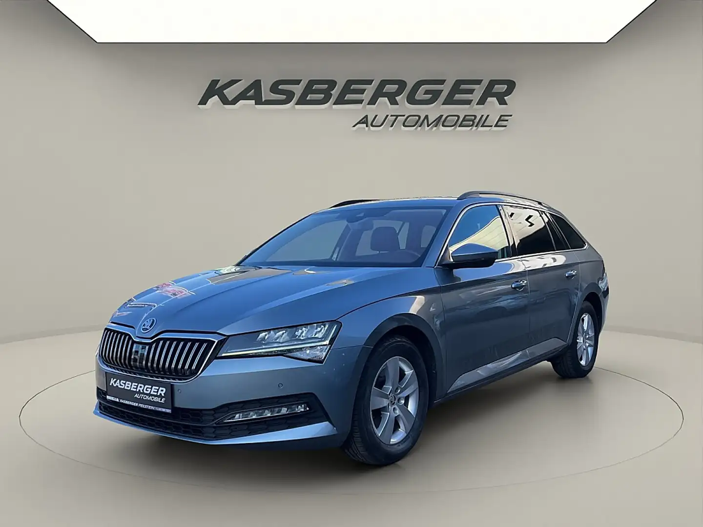Skoda Superb Kombi 1,6 TDI DSG Grau - 1