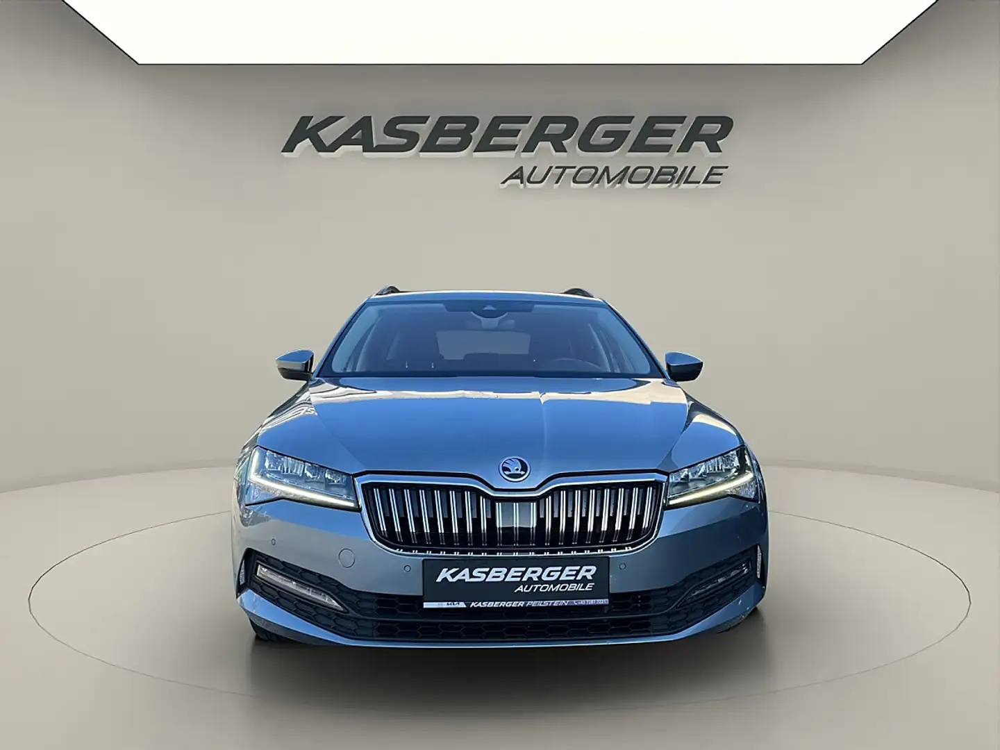 Skoda Superb Kombi 1,6 TDI  DSG Grau - 2