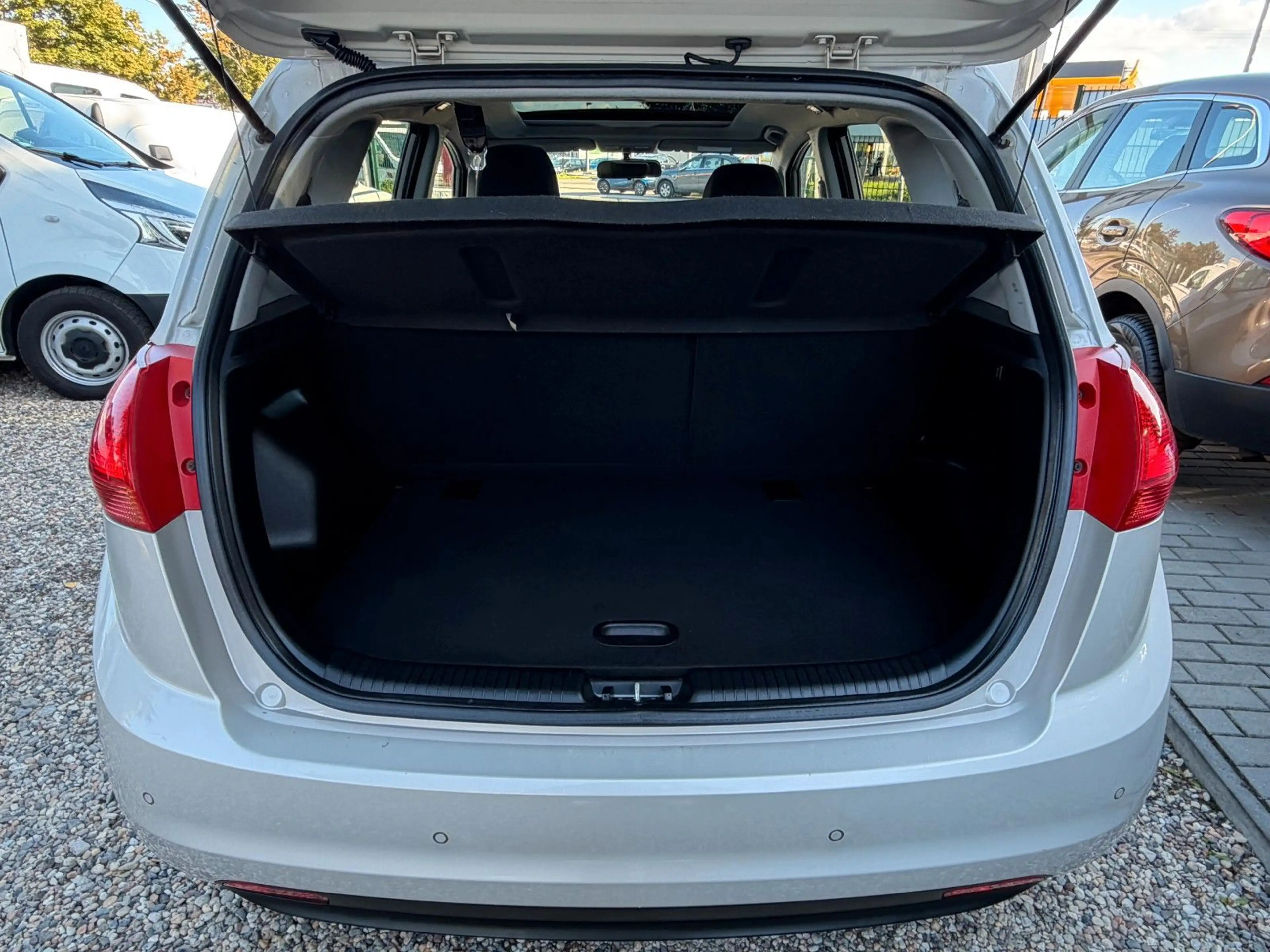 Kia Venga Black *2.HD*Klima*SHZ*Pano*PDC*TÜV NEU — photo 9
