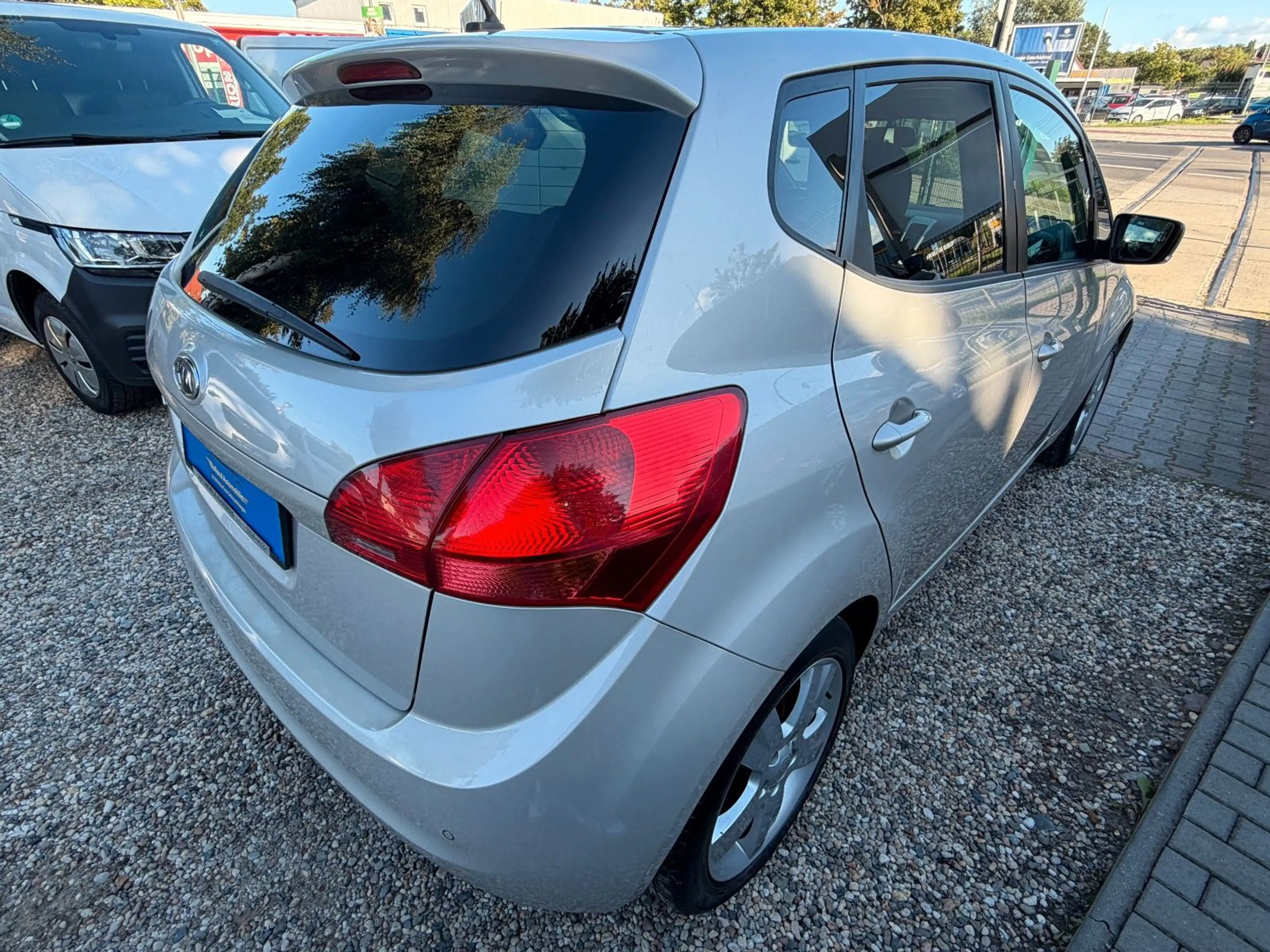 Kia Venga Black *2.HD*Klima*SHZ*Pano*PDC*TÜV NEU — photo 8