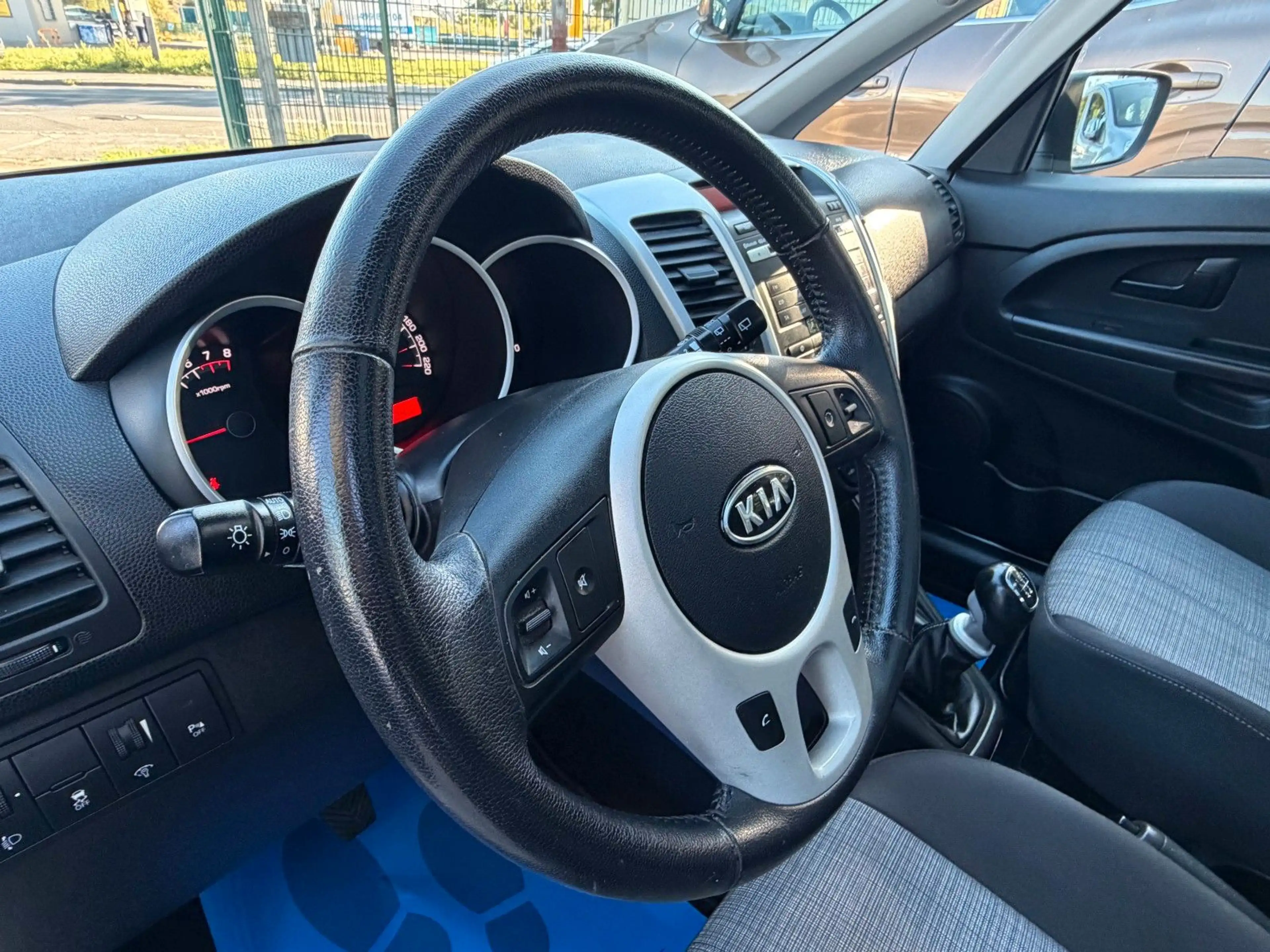 Kia Venga Black *2.HD*Klima*SHZ*Pano*PDC*TÜV NEU — photo 14