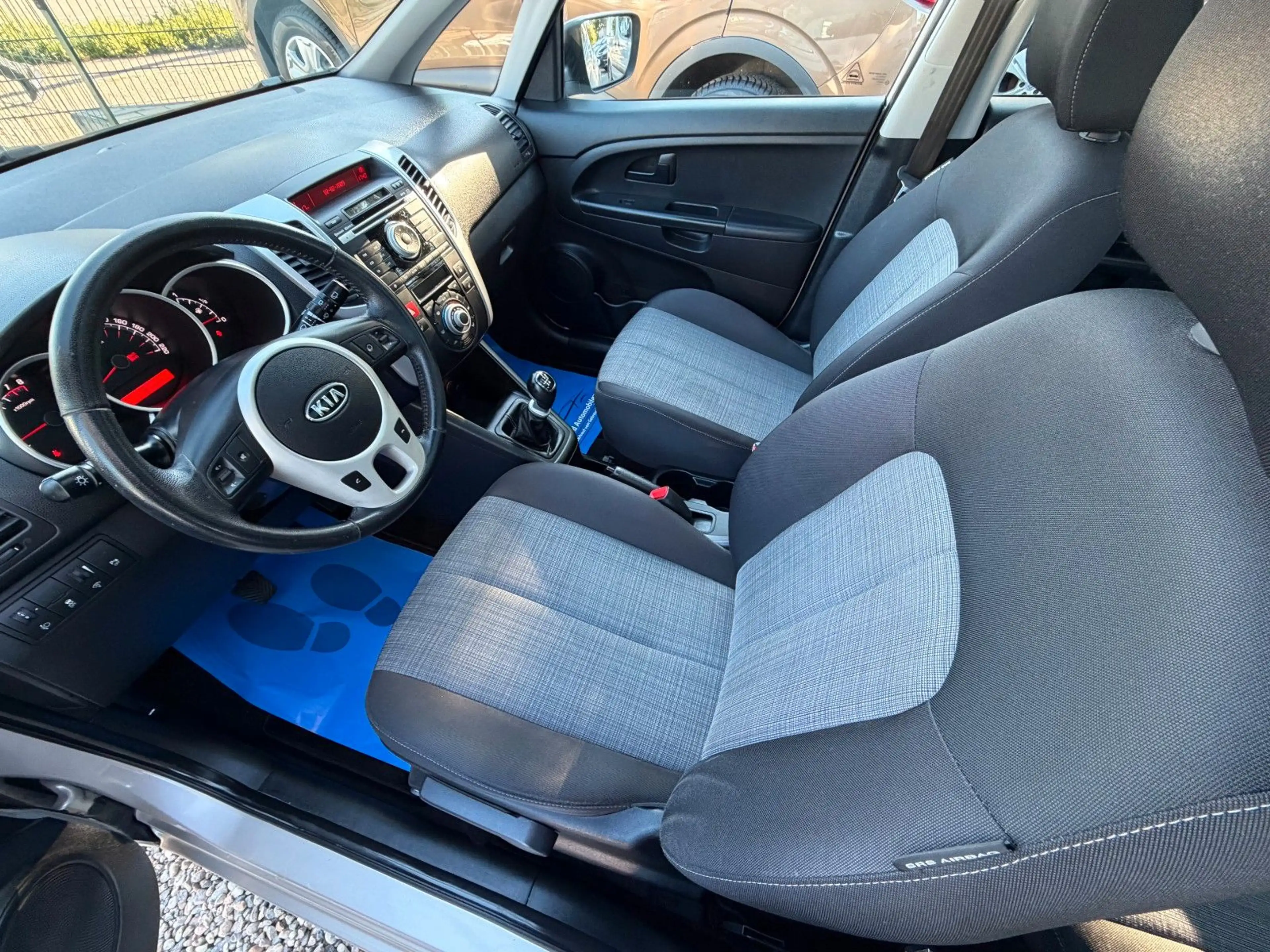 Kia Venga Black *2.HD*Klima*SHZ*Pano*PDC*TÜV NEU — photo 13