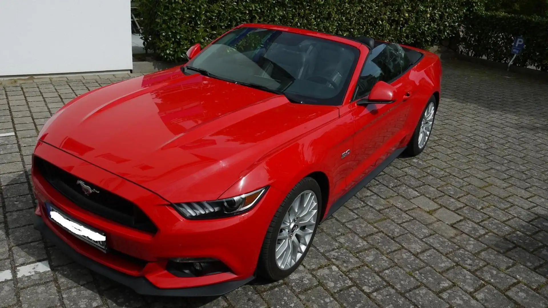 Ford Mustang GT Convertible Rot - 1