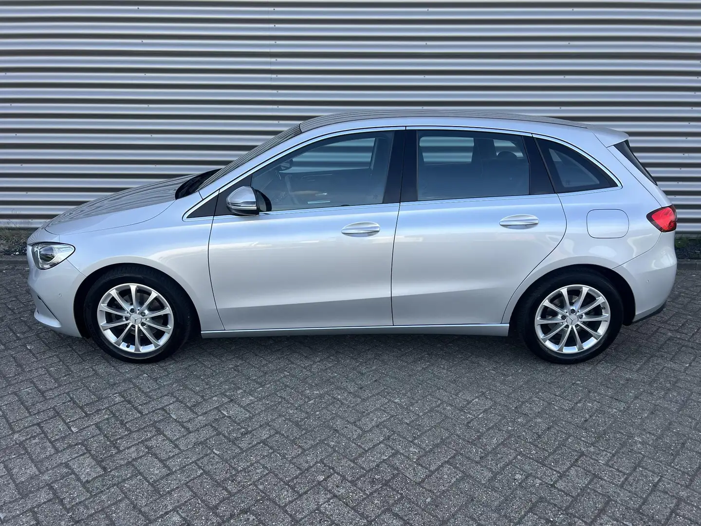 Mercedes-Benz B 180 Automaat Trekhaak Widescreen Gris - 2