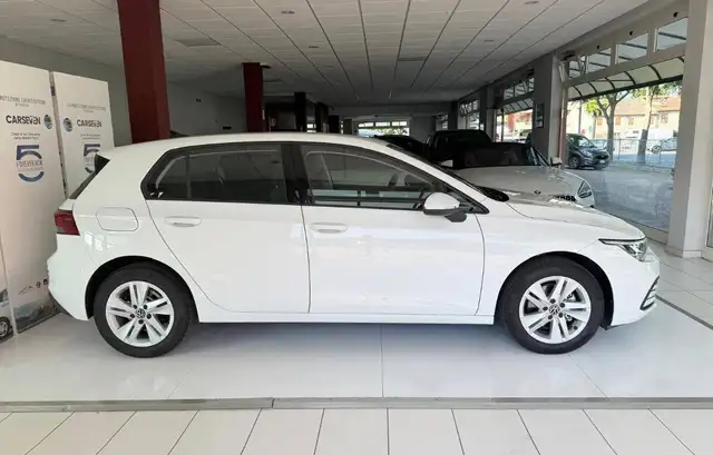 Volkswagen Golf view 4