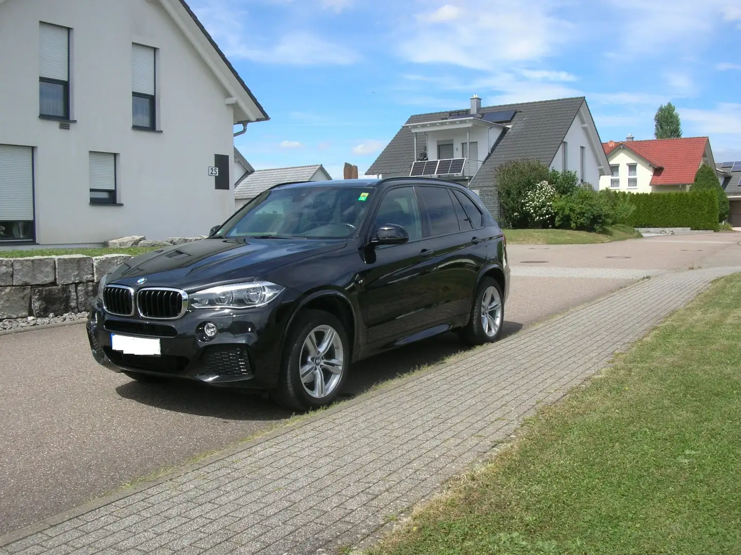 BMW X5 30d xDrive M Sportpaket -Navi-Leder-HUD-AHK.... Schwarz - 1