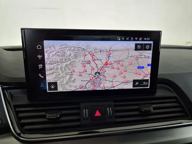 Audi Q5 view 12