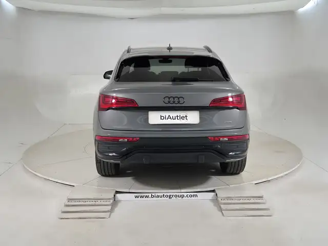 Audi Q5 view 3