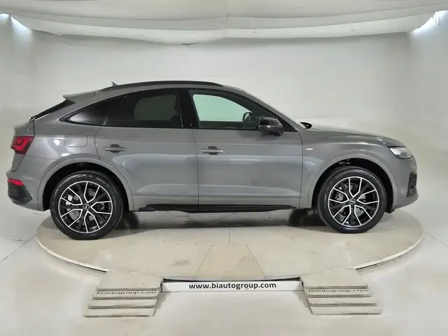 Audi Q5 view 5