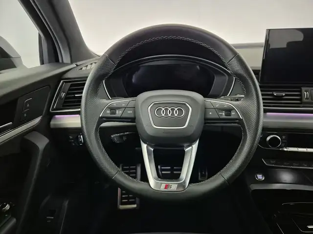 Audi Q5 view 9