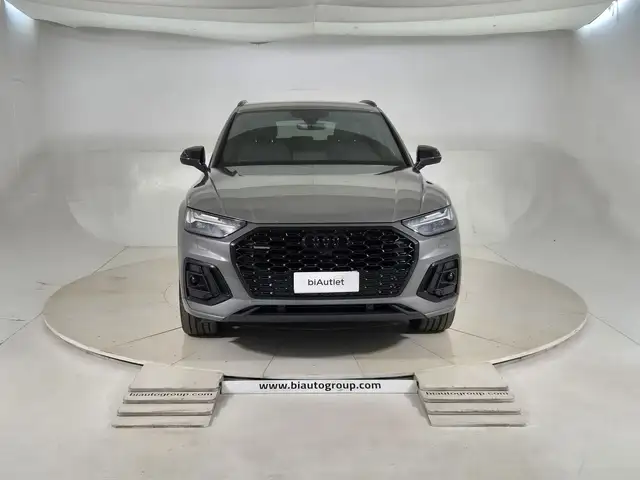 Audi Q5 view 2