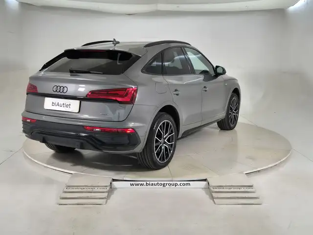 Audi Q5 view 4