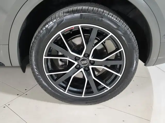Audi Q5 view 14